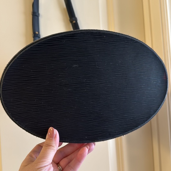 💕Authentic Louis Vuitton Cluny - Picture 4 of 15